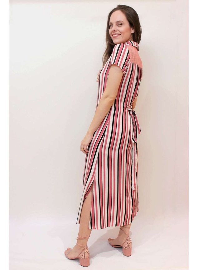 vestido listrado com fendas costas