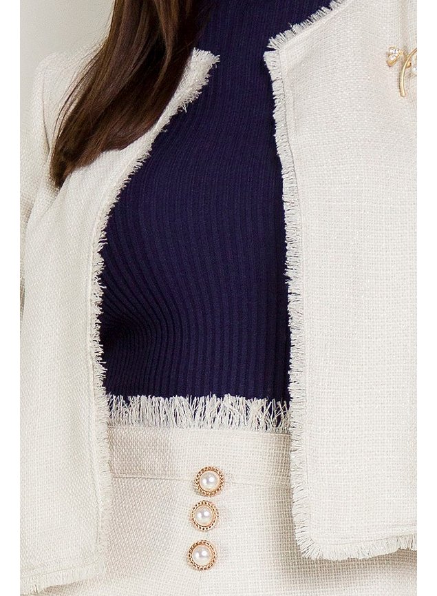 5 casaqueto tweed off white carla frente cima detalhe