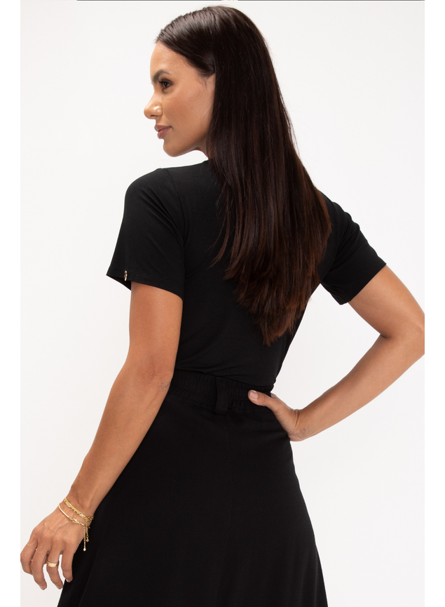 blusa branca com detalhe em botoes 10